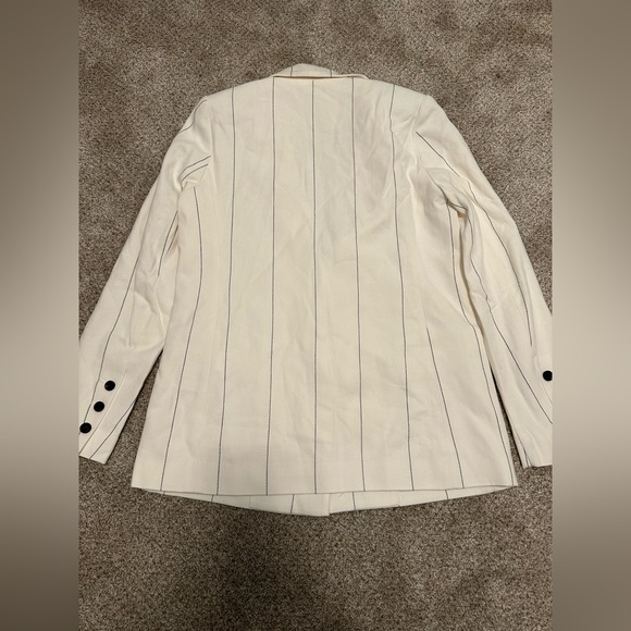 Elegant Cream Striped Blazer - Picture 5 of 6